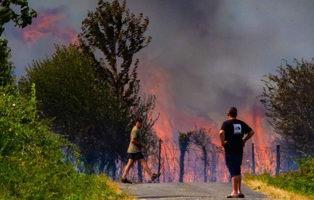 Los incendios se multiplican, Francia espera a España y ataca en Irán Los incendios se multiplican, Francia espera a España y ataca en Irán